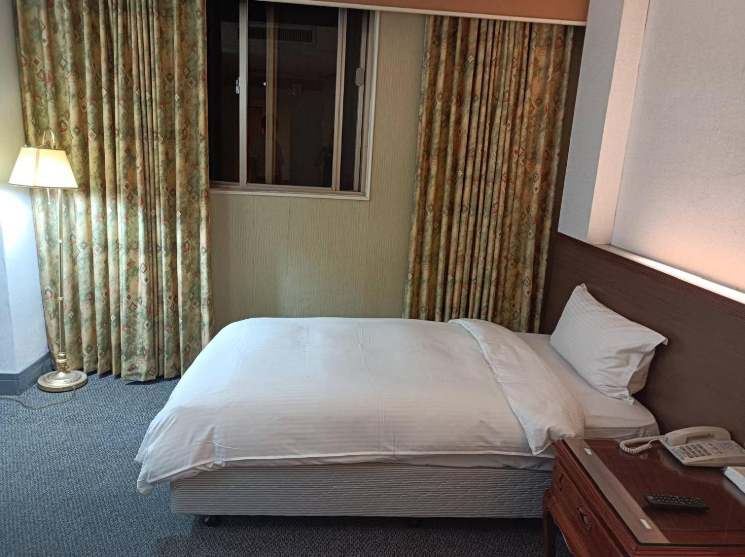 Duke Business Hotel Taoyuan Esterno foto